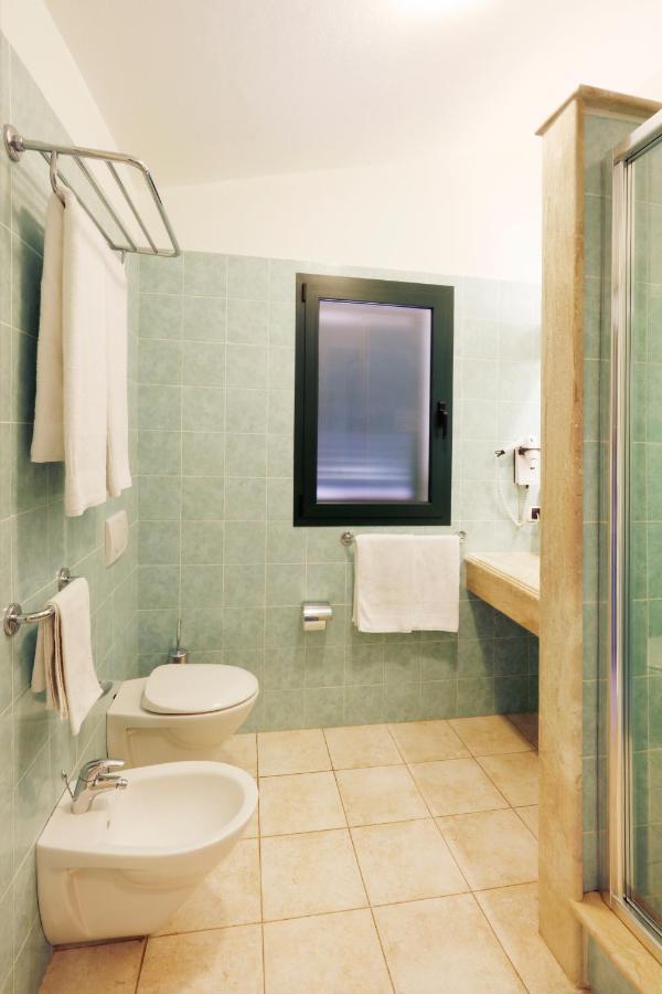 Hotel Baia Aranzos Pittulongu Екстериор снимка